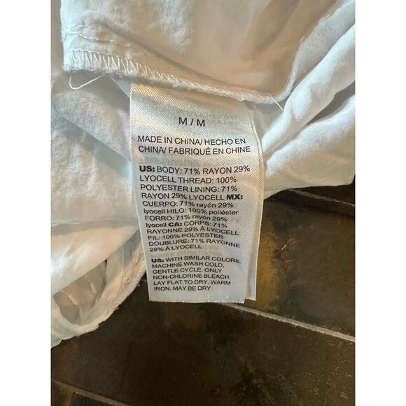 white house black market White Mesh And Cutwork Shell Sleeveless Blouse Medium - Picture 7 of 8